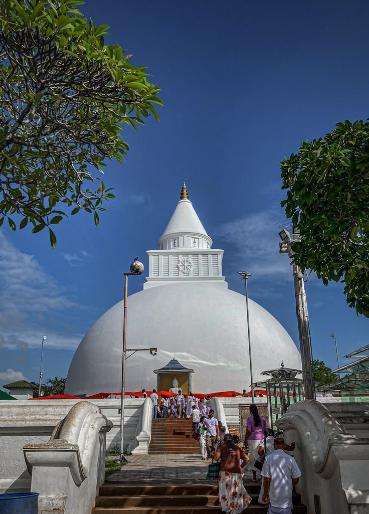Kiri Vehera stupa in Katharagama